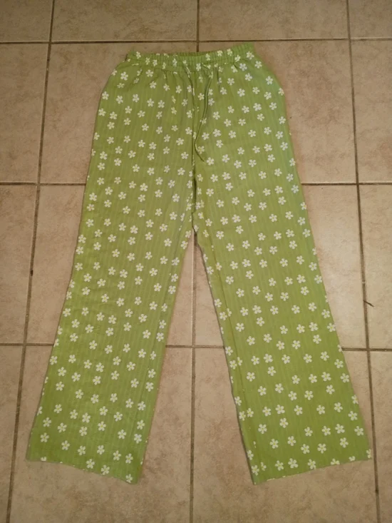 Women's Green Floral Wide-Leg Drawstring Pants - Picture 2 of 11